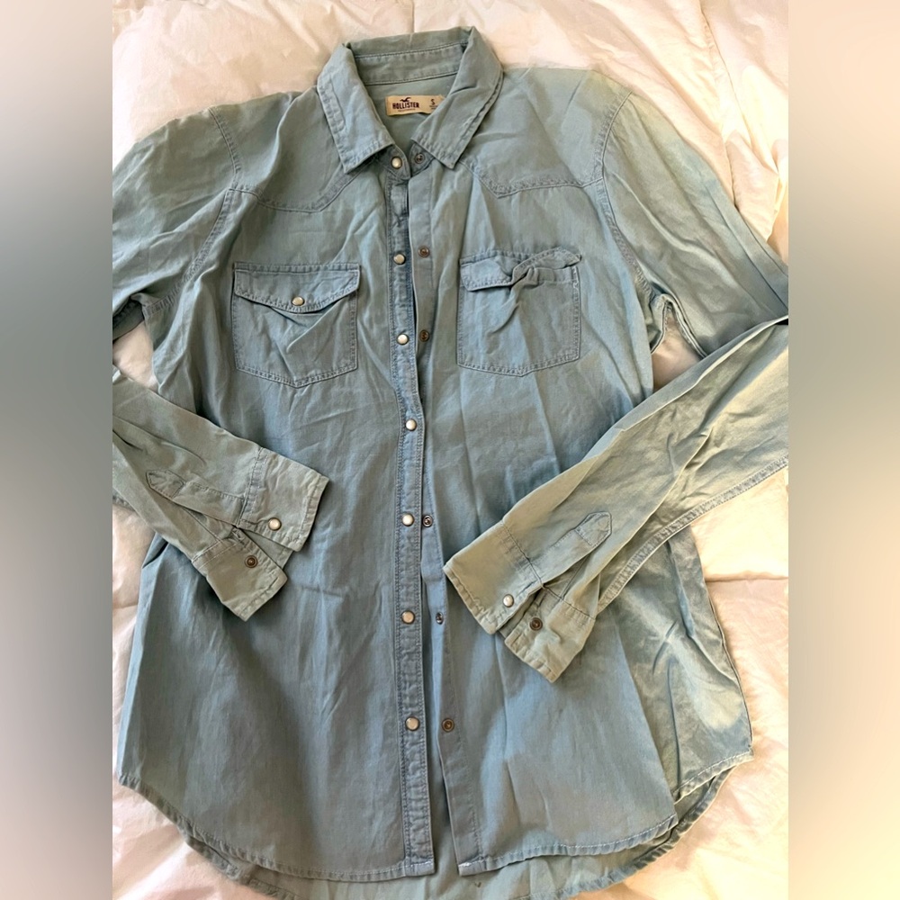 Hollister women’s button down size small